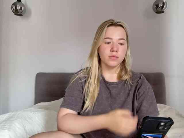 AlyraSun webcam