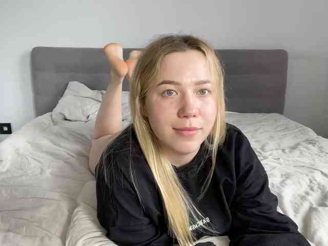 AlyraSun webcam