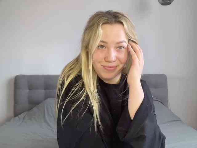 AlyraSun webcam