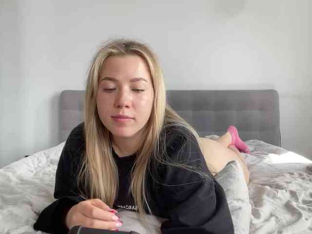 AlyraSun webcam