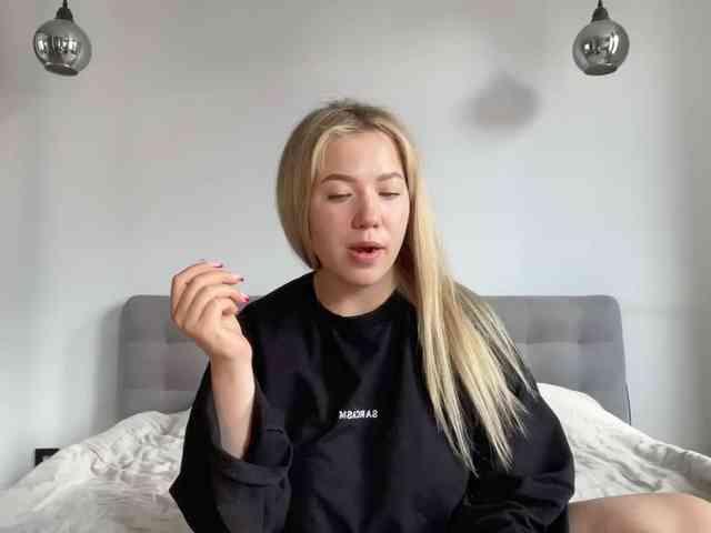 AlyraSun webcam