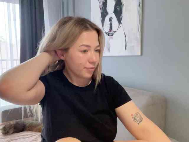 AlyraSun webcam