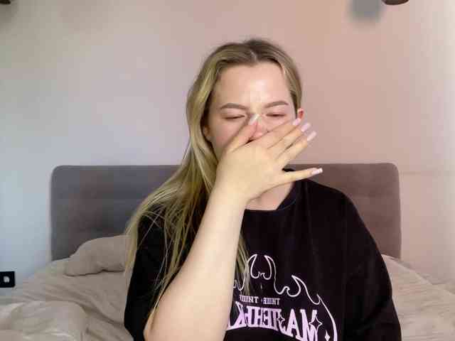 AlyraSun webcam