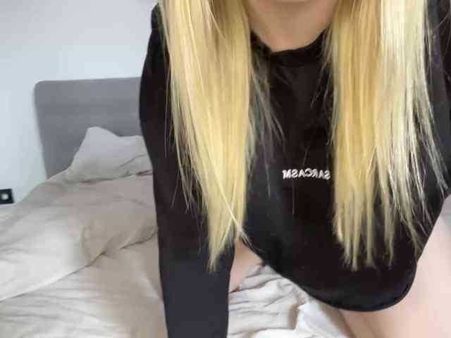AlyraSun webcam