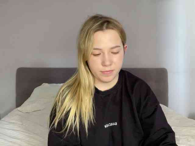 AlyraSun webcam