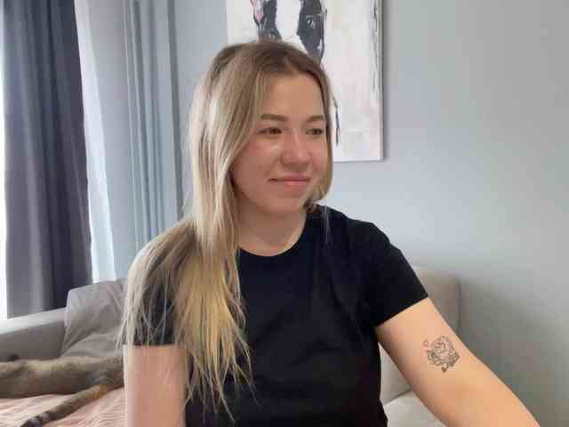 AlyraSun webcam