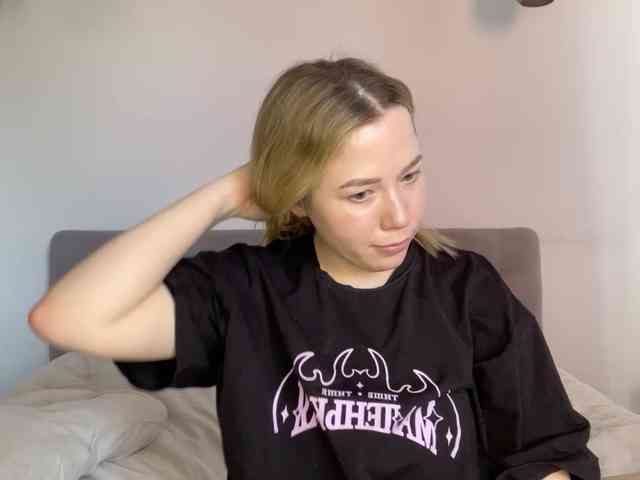 AlyraSun webcam
