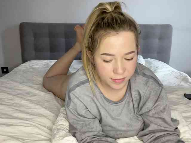 AlyraSun webcam