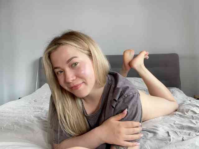 AlyraSun Live Webcam on BongaCams