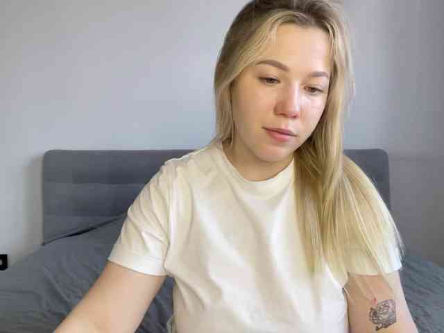 AlyraSun webcam