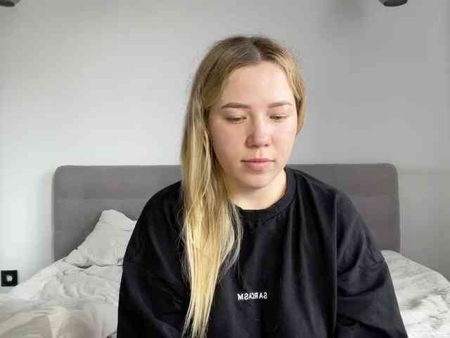 AlyraSun webcam