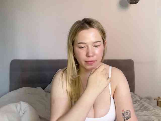 AlyraSun webcam