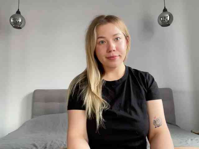 AlyraSun webcam