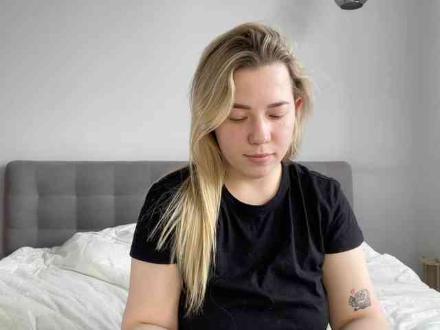 AlyraSun webcam