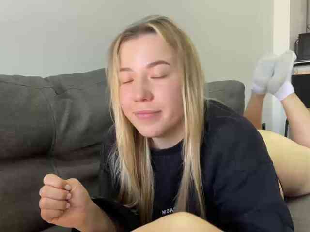 AlyraSun webcam