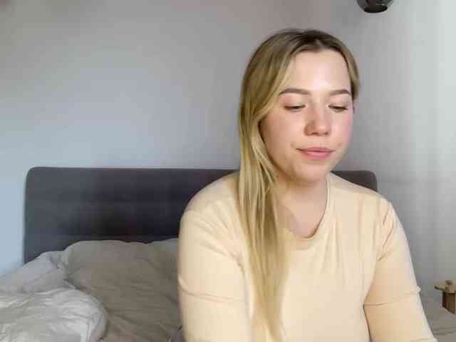 AlyraSun webcam