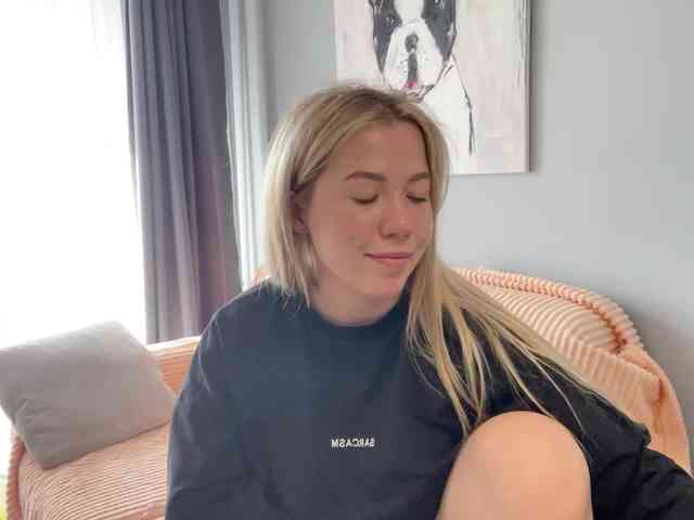 AlyraSun webcam