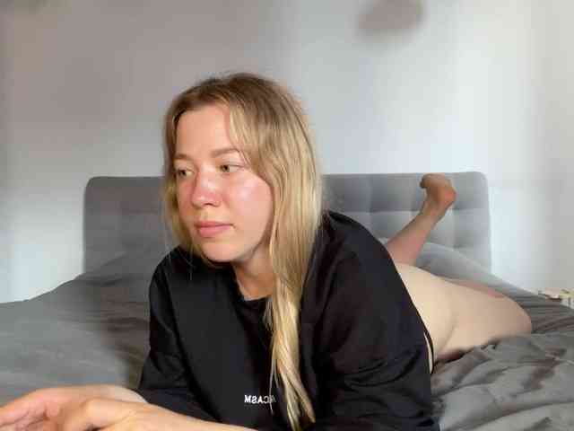 AlyraSun webcam