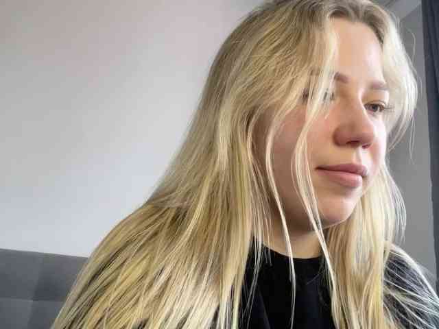 AlyraSun webcam