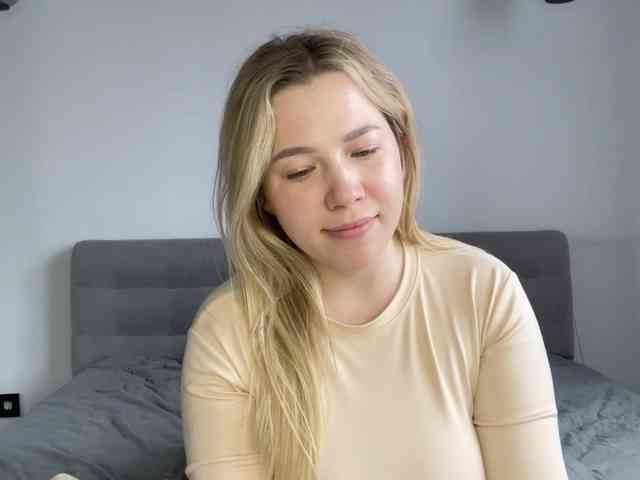 AlyraSun webcam