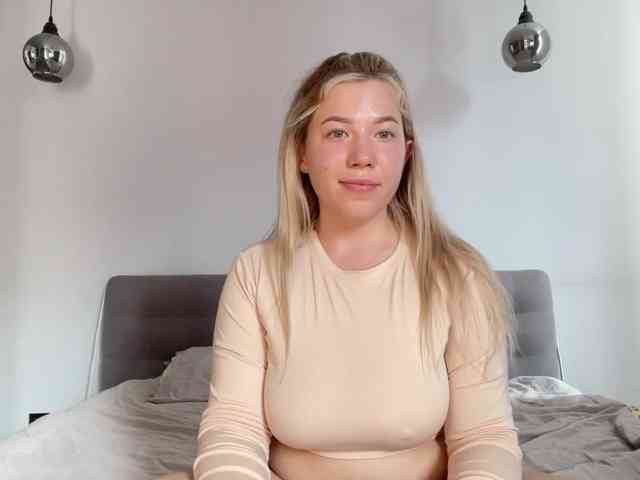 AlyraSun webcam