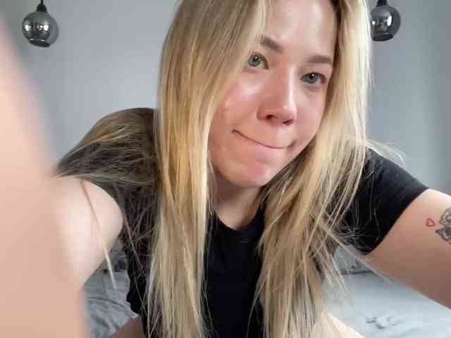 AlyraSun webcam