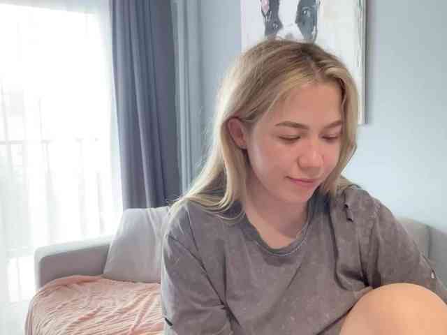 AlyraSun Live Webcam on BongaCams