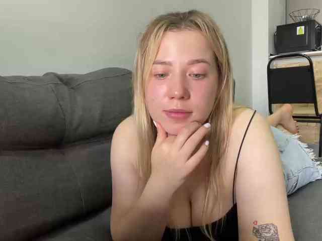 AlyraSun webcam