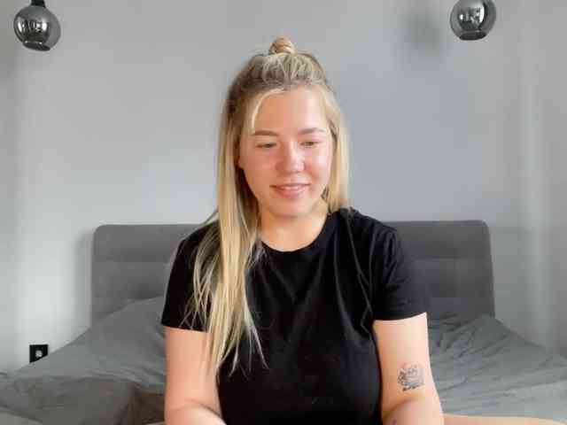 AlyraSun webcam