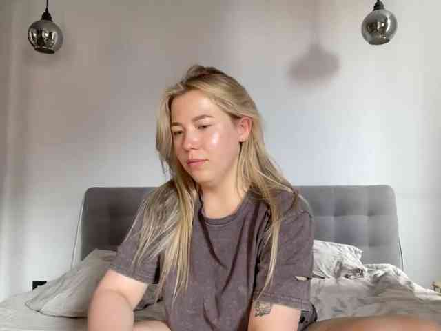 AlyraSun Live Webcam on BongaCams