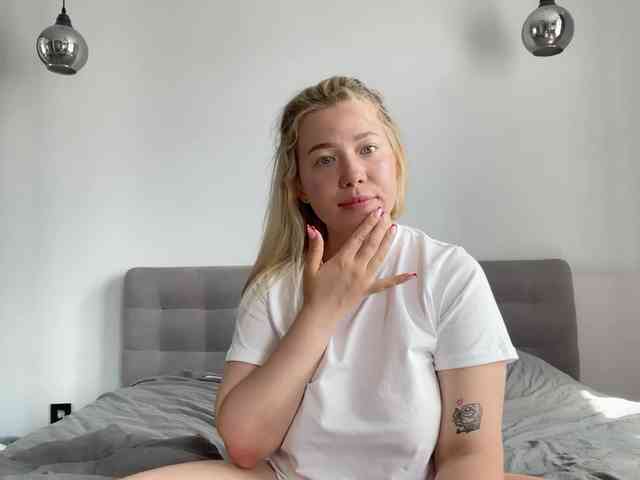 AlyraSun webcam