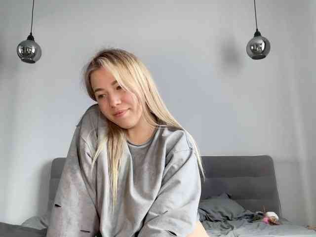 AlyraSun webcam