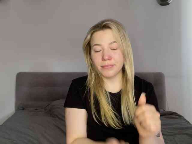 AlyraSun webcam