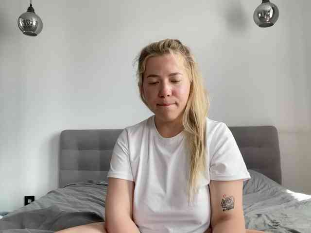 AlyraSun webcam