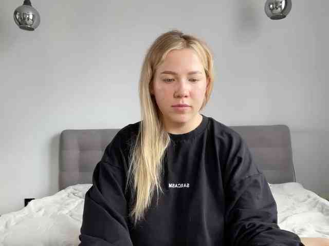 AlyraSun webcam