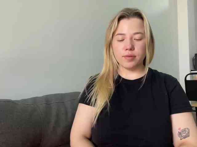 AlyraSun webcam