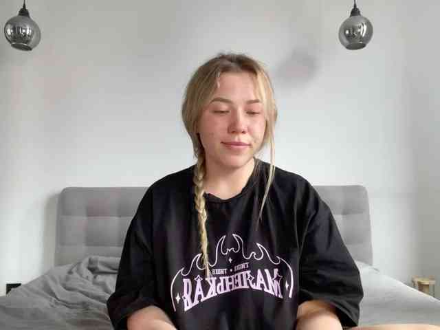 AlyraSun webcam