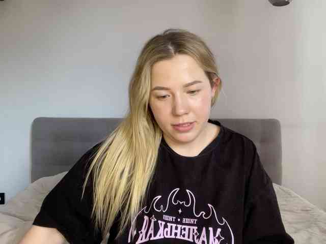 AlyraSun webcam