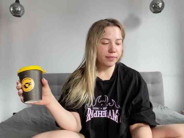 AlyraSun webcam