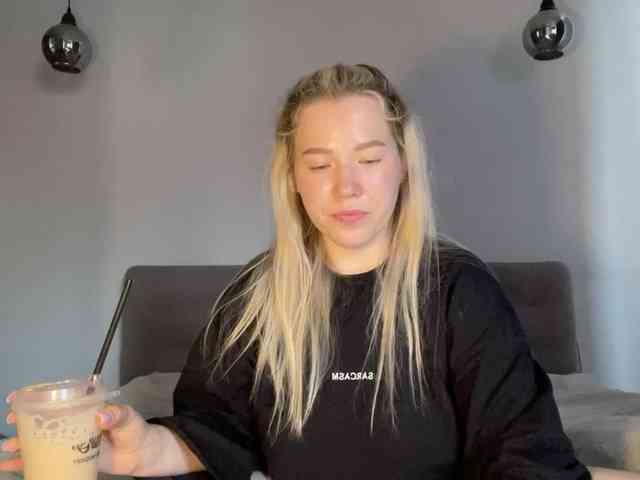 AlyraSun webcam