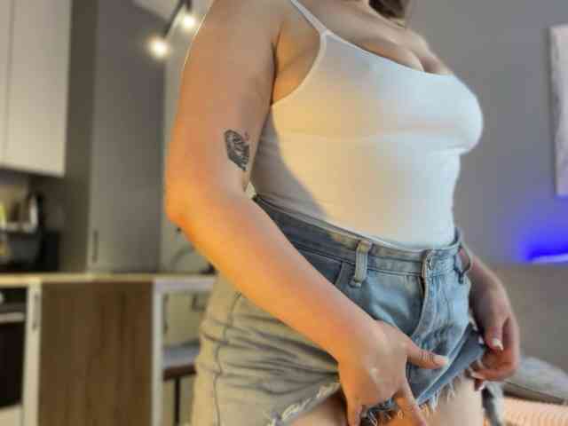 AlyraSun webcam