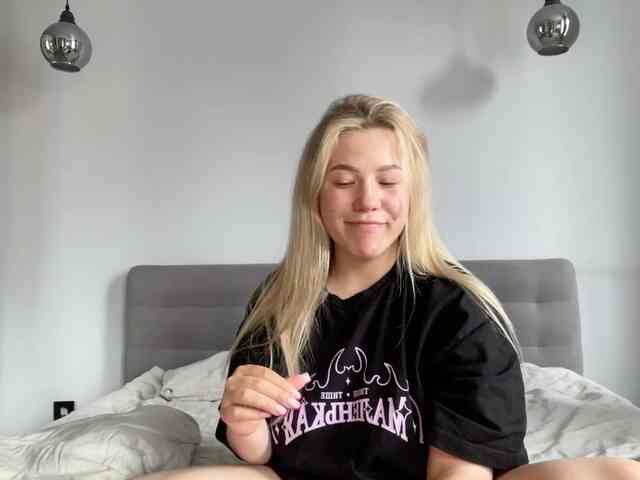 AlyraSun webcam