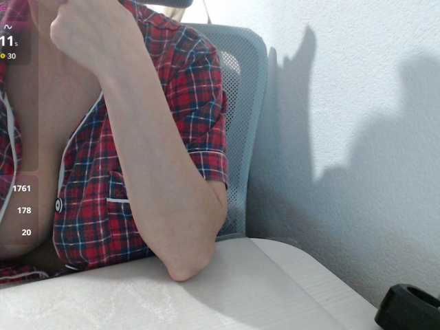 KristinaTitsBest live cam preview