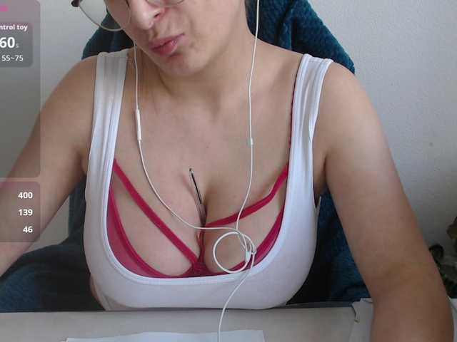 CrazyTitsBest webcam