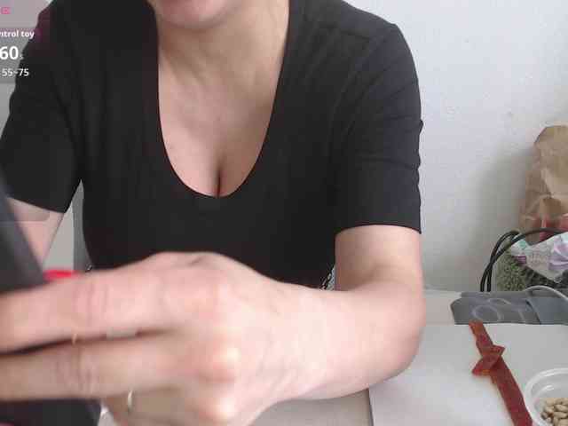 CrazyTitsBest webcam