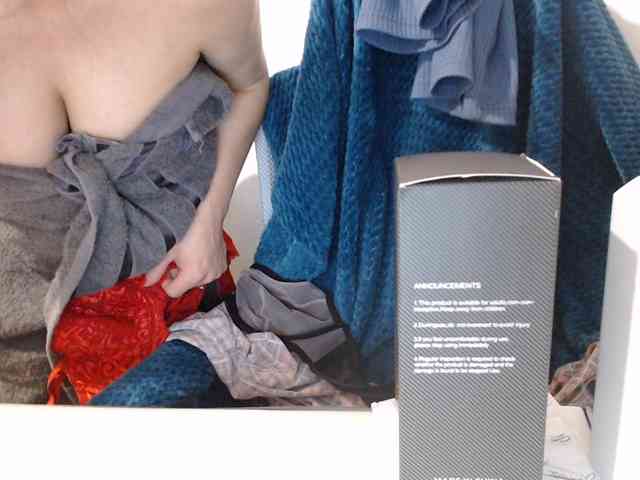 CrazyTitsBest webcam