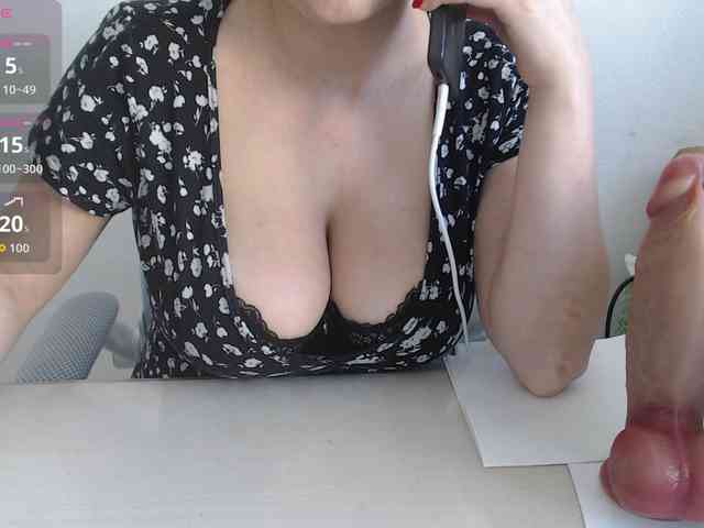 CrazyTitsBest webcam