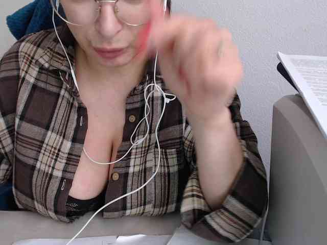 CrazyTitsBest webcam