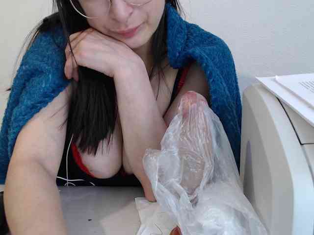 CrazyTitsBest webcam