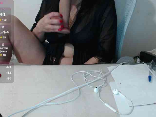 CrazyTitsBest webcam